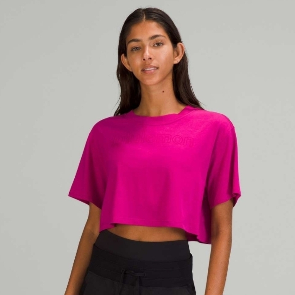 *Graphic*Lululemon All Yours Cropped T-Shirt Ripened Raspberry
